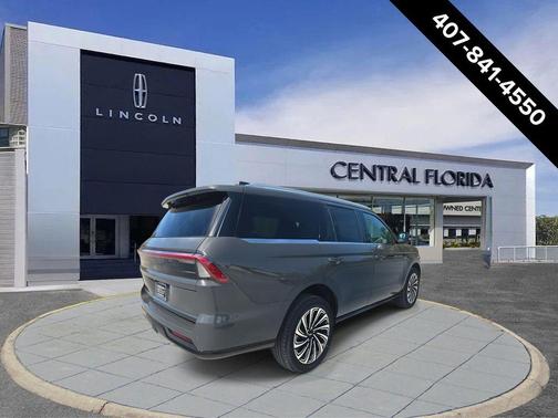 Chroma Caviar Dark Gray Metallic Clearcoat 2026 Lincoln Navigator Black Label