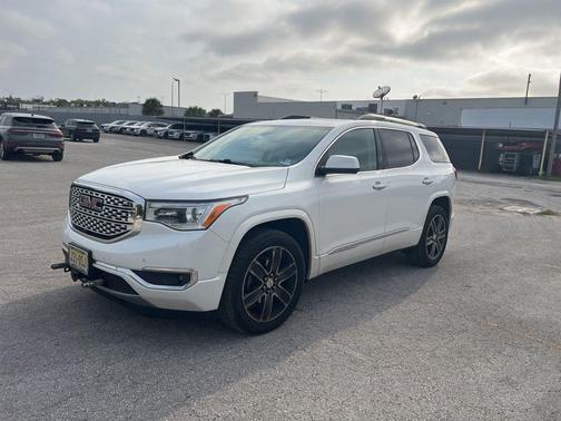 White Frost Tricoat 2018 GMC Acadia Denali
