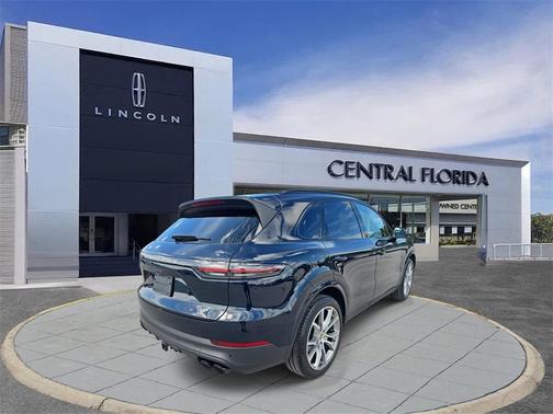 2023 Porsche Cayenne Platinum Edition