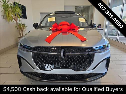 Silver Radiance Metallic Clearcoat 2026 Lincoln Nautilus Reserve