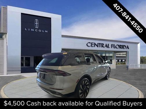 Silver Radiance Metallic Clearcoat 2026 Lincoln Nautilus Reserve