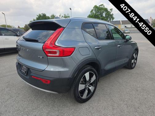 Gray Metallic 2019 Volvo XC40 T5 Momentum