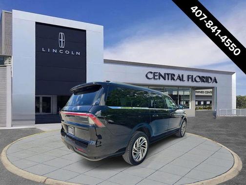 Infinite Black Metallic Clearcoat 2026 Lincoln Navigator Reserve