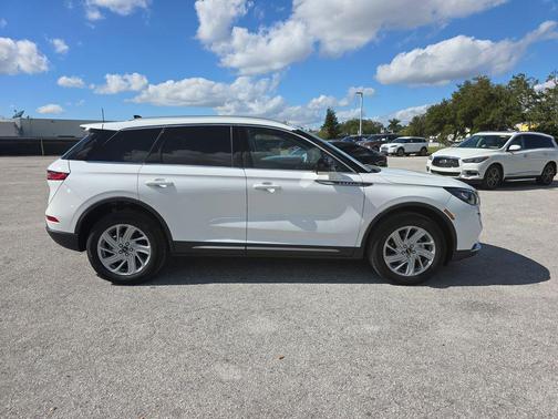 2022 Lincoln Corsair Standard