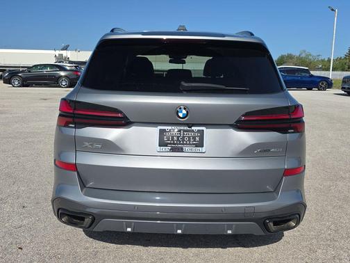 Gray Metallic 2024 BMW X5 xDrive40i