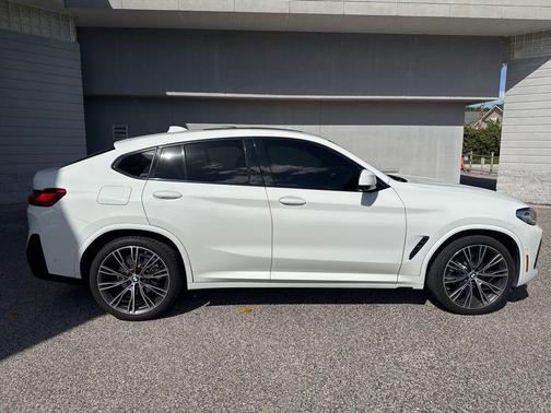 2022 BMW X4 xDrive30i