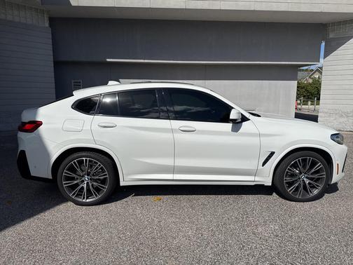 2022 BMW X4 xDrive30i