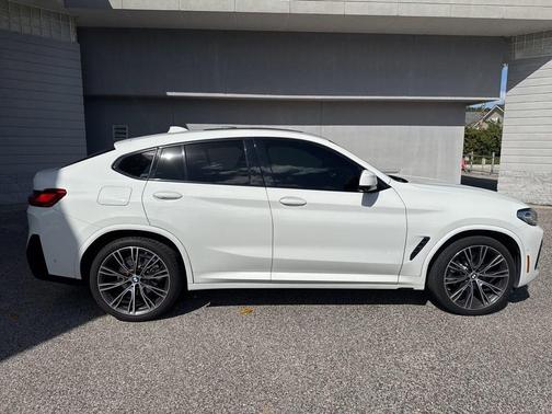 2022 BMW X4 xDrive30i