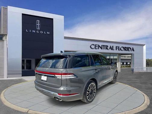 Chroma Caviar Dark Gray Metallic Clearcoat 2023 Lincoln Aviator Black Label AWD