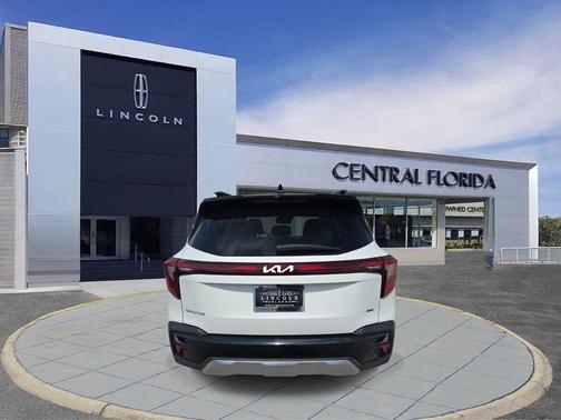 Clear White/Black Roof 2024 Kia Seltos SX Turbo