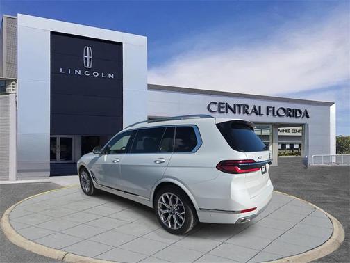 2025 BMW X7 xDrive40i