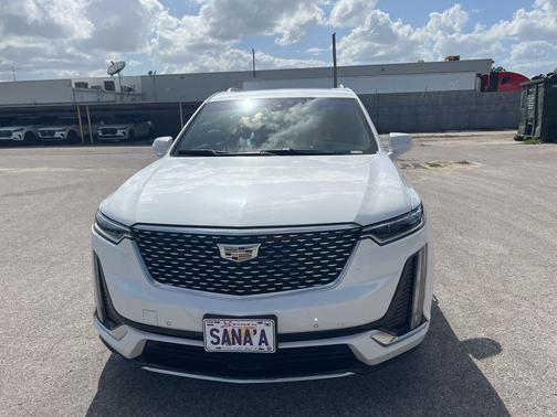 Crystal White Tricoat 2022 Cadillac XT6 Premium Luxury AWD