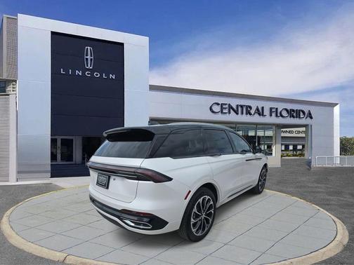 2025 Lincoln Nautilus Reserve