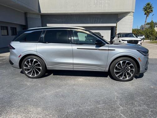 2024 Lincoln Nautilus Black Label