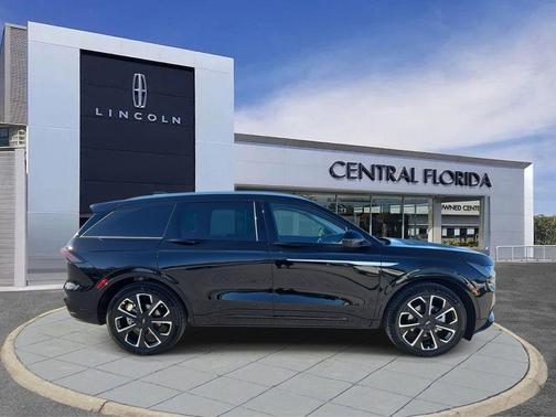 2025 Lincoln Nautilus Reserve