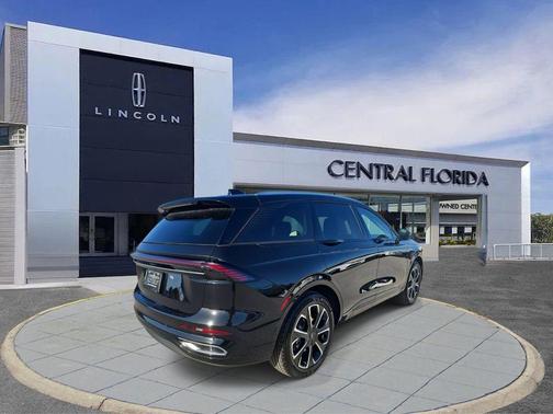 2025 Lincoln Nautilus Reserve