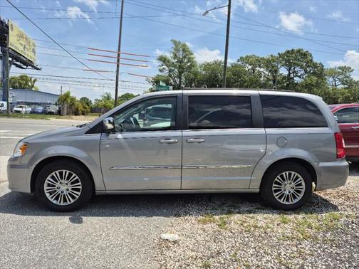 2014 Chrysler Town & Country Touring-L