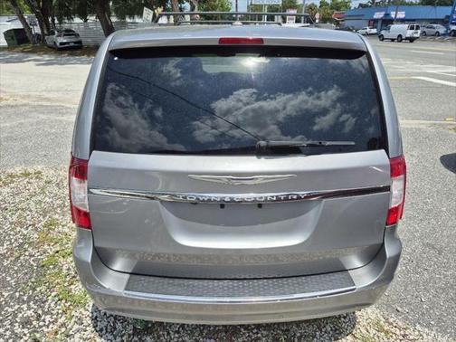 2014 Chrysler Town & Country Touring-L