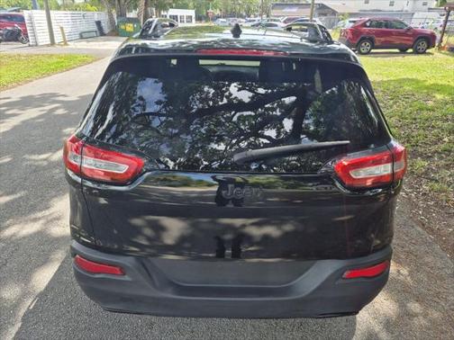2017 Jeep Cherokee Sport