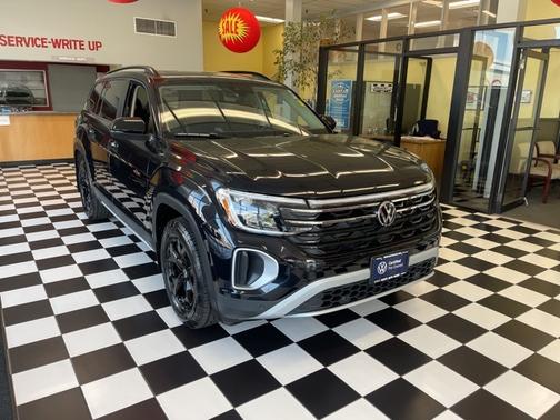 2024 Volkswagen Atlas 2.0T Peak Edition SE w/Technology