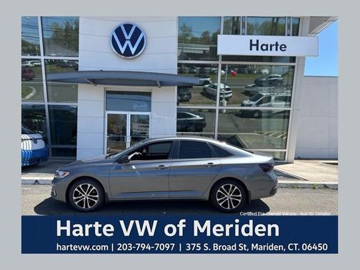 Platinum Gray Metallic 2023 Volkswagen Jetta 1.5T Sport