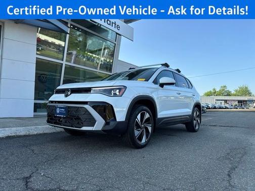 Pure White 2026 Volkswagen Taos 1.5T SE