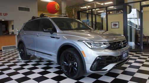 2024 Volkswagen Tiguan 2.0T SE R-Line Black