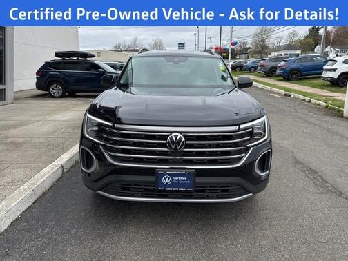 Deep Black Pearl Effect 2024 Volkswagen Atlas 2.0T SE