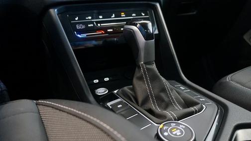 2025 Volkswagen Taos 1.5T SE Black