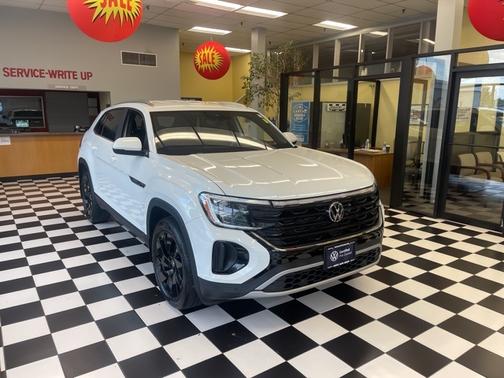 2024 Volkswagen Atlas Cross Sport 2.0T SE w/ Technology