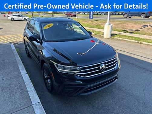 Deep Black Pearl Effect 2023 Volkswagen Tiguan 2.0T SE