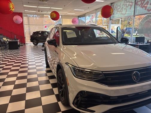 2023 Volkswagen Tiguan 2.0T SE R-Line Black