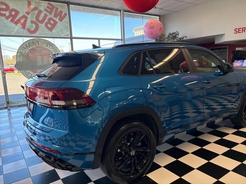 2025 Volkswagen Atlas Cross Sport 2.0T SEL R-Line Black