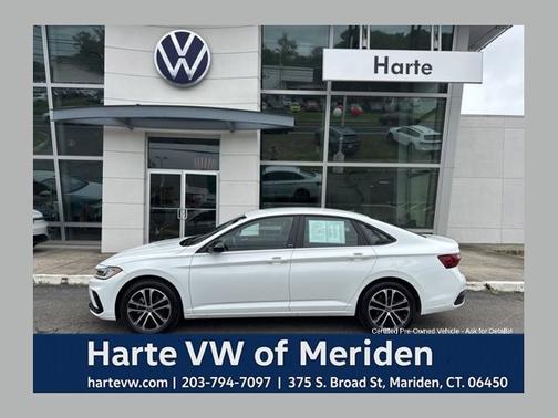 Pure White 2025 Volkswagen Jetta 1.5T Sport