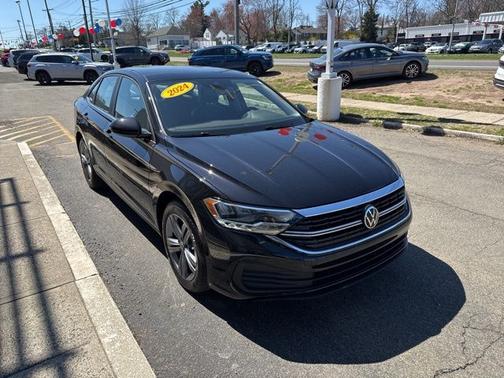 Deep Black Pearl Effect 2024 Volkswagen Jetta 1.5T SE