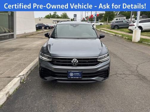 Platinum Gray Metallic 2023 Volkswagen Tiguan 2.0T SE R-Line Black