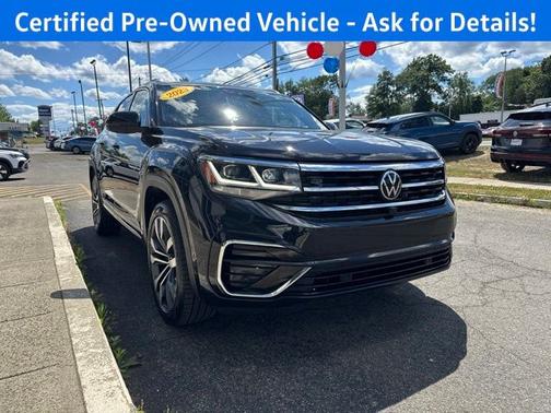 Deep Black Pearl Effect 2023 Volkswagen Atlas Cross Sport 3.6 V6 SEL Premium R-Line