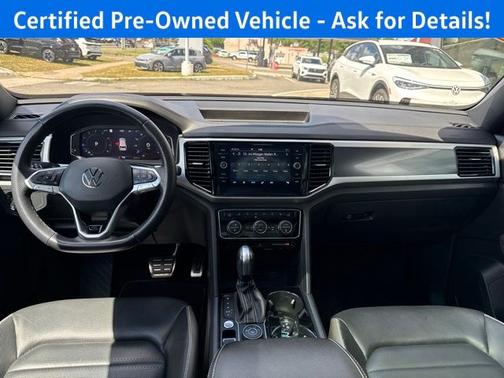 Deep Black Pearl Effect 2023 Volkswagen Atlas Cross Sport 3.6 V6 SEL Premium R-Line