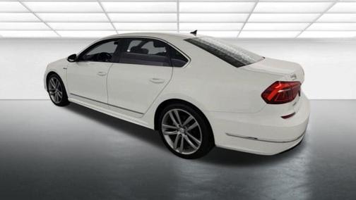 Pure White 2017 Volkswagen Passat 1.8T R-Line w/Comfort
