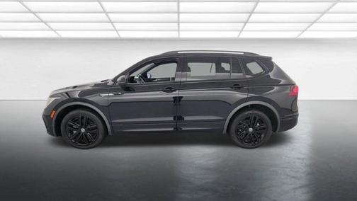 Deep Black 2022 Volkswagen Tiguan 2.0T SE R-Line Black 4MOTION