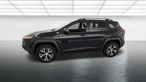 Brilliant Black Crystal Pearlcoat 2015 Jeep Cherokee Trailhawk