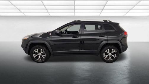 Brilliant Black Crystal Pearlcoat 2015 Jeep Cherokee Trailhawk