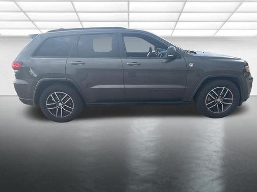 Granite Crystal Metallic Clearcoat 2018 Jeep Grand Cherokee Trailhawk