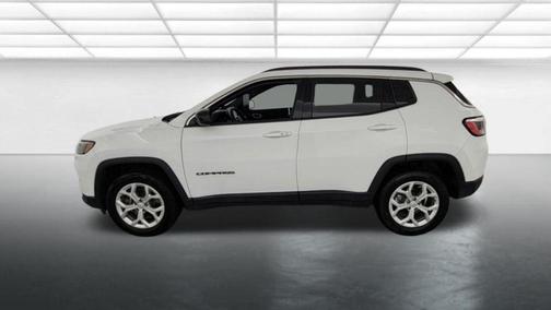 Bright White Clearcoat 2024 Jeep Compass Latitude