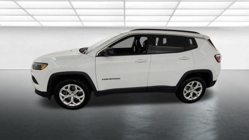 Bright White Clearcoat 2024 Jeep Compass Latitude