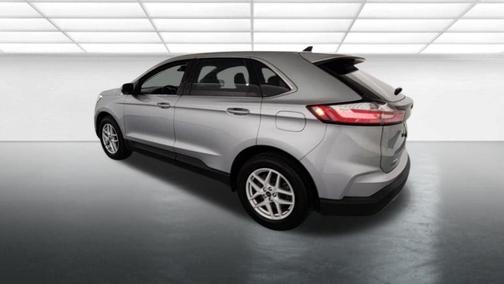 Iconic Silver Metallic 2022 Ford Edge SEL
