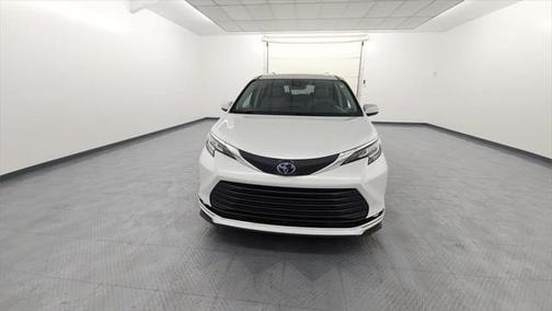 2023 Toyota Sienna XLE 8 Passenger