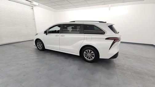 2023 Toyota Sienna XLE 8 Passenger