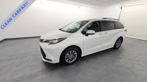 2023 Toyota Sienna XLE 8 Passenger