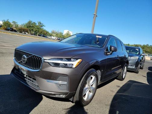 2022 Volvo XC60 B5 Momentum